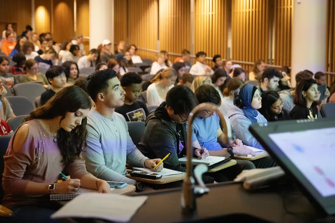 研讨会上的学生.